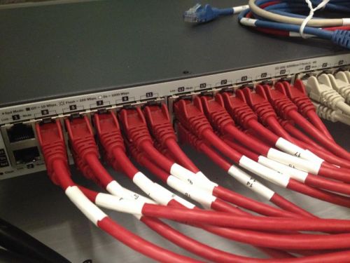Červené kabely slouží pro vnitřní síť